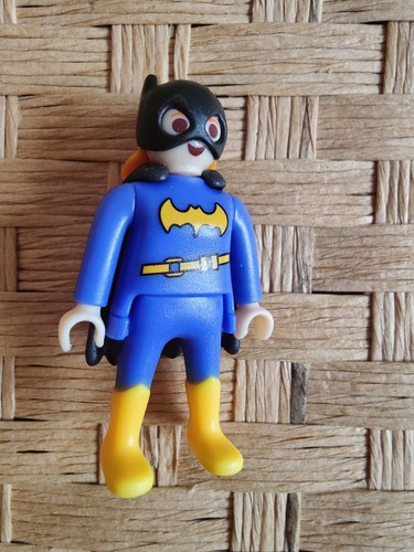 Batgirl kinder egg - kinder,