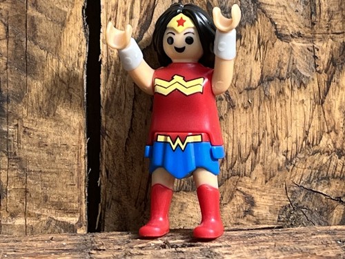 Wonder woman kinder egg - wonder,