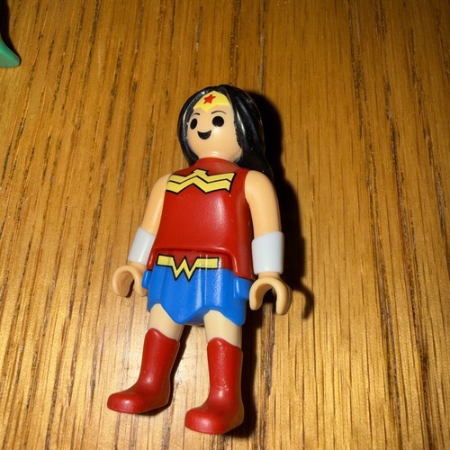 Wonder woman kinder egg - -,
