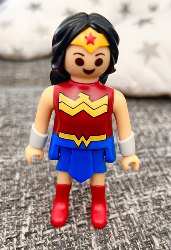 Wonder woman kinder - wonder, egg